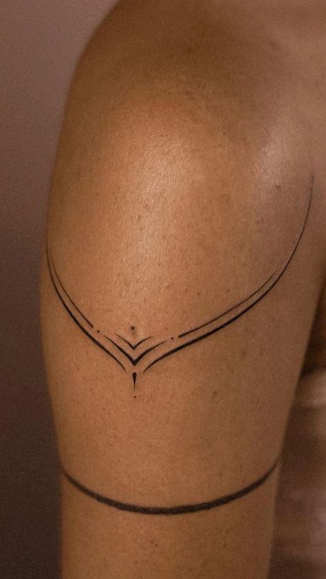 Female Norse Tattoo, Penabranca Tattoo, Neck Line Tattoo, Scandinavian Tattoo For Women, Body Line Tattoo, Women Back Tattoos Classy, Upper Back Tattoos For Women, Ornamental Shoulder Tattoo, Arm Cuff Tattoo