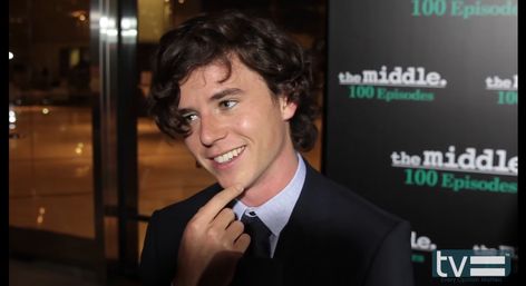 Charlie McDermott// so prettyyyy♥️ Charlie Mcdermott, Blue Aesthetic Dark, Eternal Sunshine, Attractive People, Blue Aesthetic, Dark Aesthetic