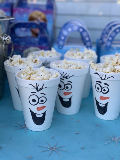 Frozen Themed Food, Frozen Birthday Party Food, Frozen 3rd Birthday, Frozen Birthday Party Decorations, Frozen Party Games, 4de Verjaardag, Themed Snacks, Olaf Birthday, Kids Party Snacks