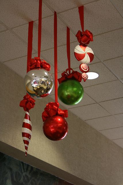 I love doing this @ Christmas time! Women Woodworking, Christmas Cubicle Decorations, Whoville Christmas, Grinch Christmas Decorations, Office Christmas Party, Office Cubicle, Office Christmas Decorations, Office Christmas, Garden Office