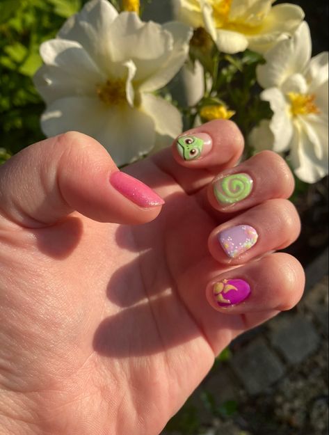 Vintage Nail Art Ideas, Repunzal Nail Ideas, Disney Rapunzel Nails, Tangled Nails Ideas, Repunzal Tangled Inspired Nails, Pascal Nails, Wall E Nails, Disney Press On Nails, Tangled Nail Designs