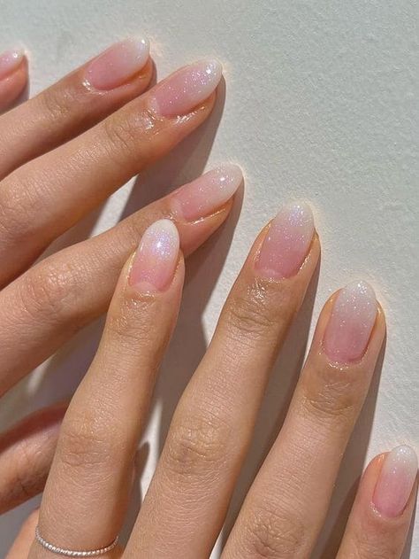 Korean shimmery white nails Shimmery Ombre Nails, Velvet Ombre Nails, Korean Ombre Nails, Soft Ombre Nails, Best Ombre Nails, Pink Gradient Nails, Gradient Manicure, Ambre Nails, Ombre Nail Colors