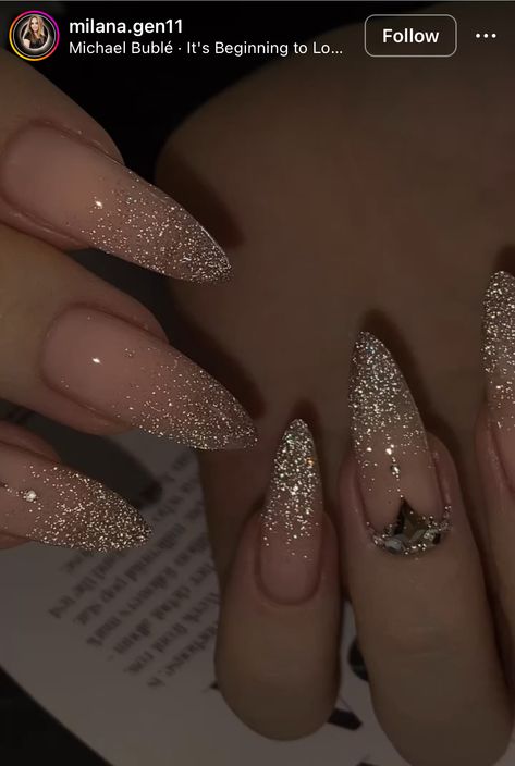 Nail Art New Years, Christmas Nail Designs Short, Party Nails Designs, New Years Nails Acrylic, Birthday Nails Inspo, Nail Inspo Christmas, Easy Christmas Nail Designs, Nail Art New, Christmas Nail Inspo