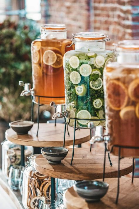 Reception Drinks Station, Drinks Reception Decor, Summer Wedding Drink Station, Drinks In Jars, Cocktail Drink Station, Drink Set Up For Party Beverage Stations, How To Keep Drinks Cold At A Party, Cocktail Bar Wedding Drink Stations, Wedding Extras Ideas