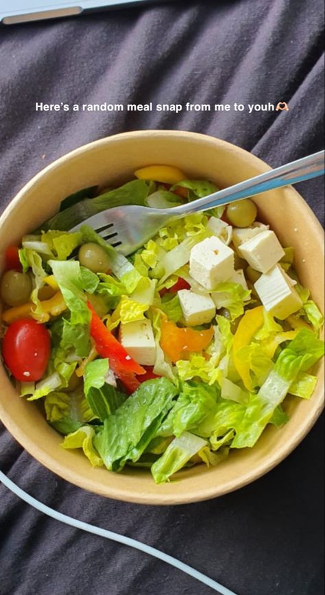 #salad #snapchat Salad Snapchat, Meal Snap, Food Snap, Food Captions, Vegetarian Fast Food, Salad Healthy, Snap Streak, Healthy Homemade Recipes, Healthy Lifestyle Food