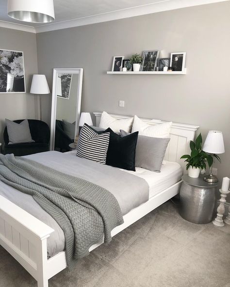 Tonos grises y blancos. Trendy Bedroom, Gray Bedroom, Bedroom Layouts, Small Room Bedroom, Room Ideas Bedroom, Dream Rooms, Modern Room, Minimalist Bedroom, Bedroom Colors