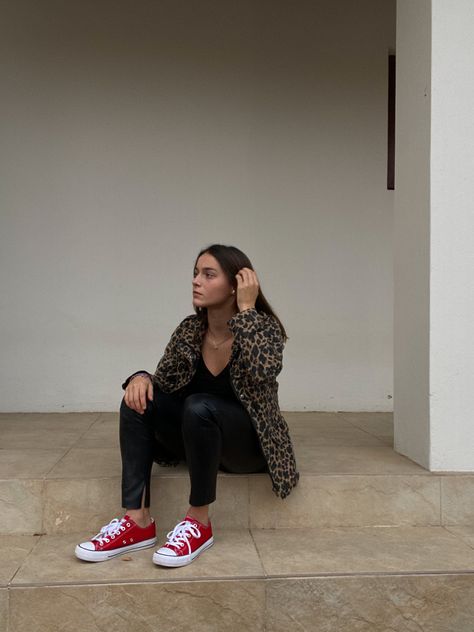 Winter Outfit and red converse Red Converse Winter Outfit, Red Chucks Outfit Women, Chuck Outfits Women, Red Chuck Taylors Outfit, How To Style Red Converse, Red Chucks Outfit, Red Converse Outfit Ideas, Converse Chuck Taylor Outfit, Low Top Converse Outfit