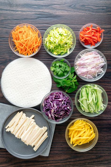 Spring Rolls With Fruit, Vietnamese Rice Paper Rolls Vegetarian, Fresh Spring Rolls Vegetarian, Fried Rice Rolls Recipe, Rice Paper Spring Roll Recipe, Thai Fresh Spring Rolls, Spring Roll Filling Ideas Rice Paper, Rice Wraps Spring Rolls, Spring Rolls With Rice Paper