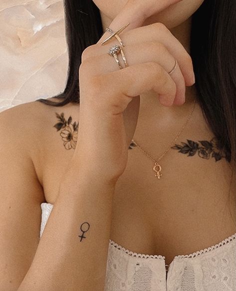 Dainty Woman Tattoo, Female Tattoos Aesthetic, Feminine Sign Tattoo, Femininity Tattoo Symbol, Feminism Symbol Tattoo, Female Tattoo Symbol, Female Symbol Tattoo Finger, Femist Tattoos, Female Empowerment Tattoos Minimalist