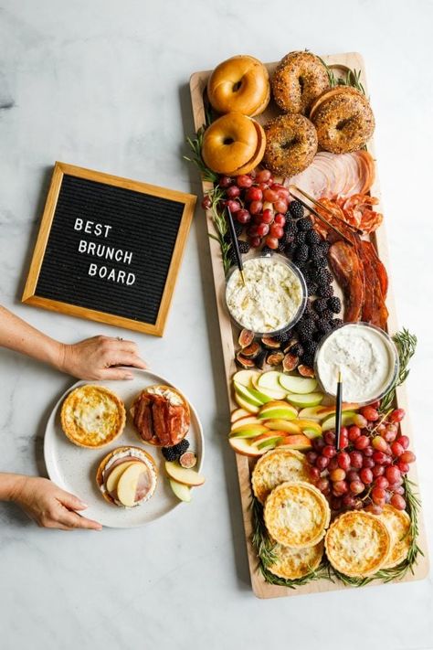 Christmas Breakfast Board, Brunch Board Ideas, Brunch Boards Ideas, Oats Pancakes, Breakfast Charcuterie, Bagel Dip, Brunch Board, Valentines Breakfast, Salted Caramel Cheesecake