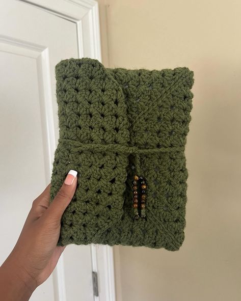 Book sleeves are now available on Etsy! 💌 Colors are completely customizable! Feel free to message me with any questions or to place an order. ☺️ Follow @kendalltaidesign for more. #crochetbooksleeve #crochetbookcover #booklovers #crochetersofinstagram #atlantacrochet Crocheted Ipad Case, Crochet Gift For Book Lover, Crochet Office Accessories, Crochet Book Cover Pattern, Book Crochet Cover, Ipad Crochet Case, Crochet Ipad Bag, Kindle Sleeve Crochet, Boyfriend Crochet Gift