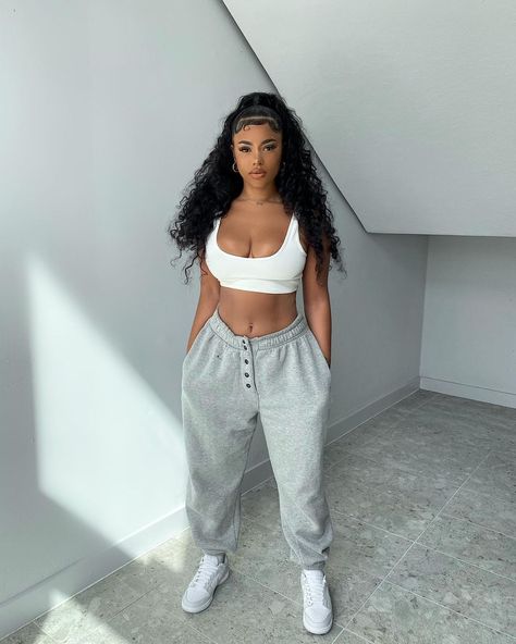 Kay Michelle on Instagram: “Out the mix but on your radar 👟 - @jbklcks Hair from @londonvirginhair use code Kay10 for money off” Casual Lounge Wear, Y2k Pants, Chic Aesthetic, 2021 Fashion, Clothing Hacks, Teenage Fashion Outfits, Fashion Chic, Long Pants, Matching Sets