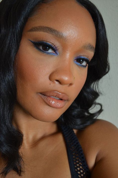 Moon Eyeshadow, Aesthetic Writer, Blue Eyeliner Looks, Winged Liner Makeup, Blue Eyeliner Makeup, Blue Eyeshadow Makeup, Under Eye Makeup, Beachy Aesthetic, Blue Eyeliner