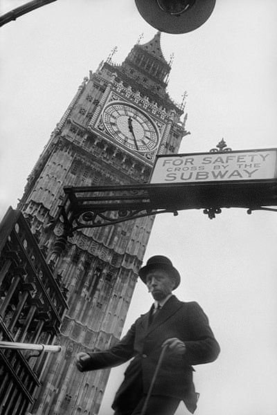 Westminster Underground Station, London, 1937 photo by E.O. Hoppé  #vintagephotos Underground Station, Victorian London, London History, U Bahn, London Town, Old London, London Underground, London Photos, Vintage London