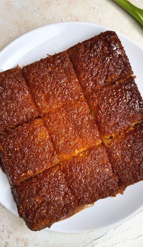 Colombian enyucado (yuca and coconut cake) — Truffle&Egg recipes Colombian Christmas Food, Colombian Cake, Cassava Recipes, Colombian Desserts, Cassava Pone, Bajan Recipe, Yucca Recipe, Saltfish Fritters, Yuca Recipes