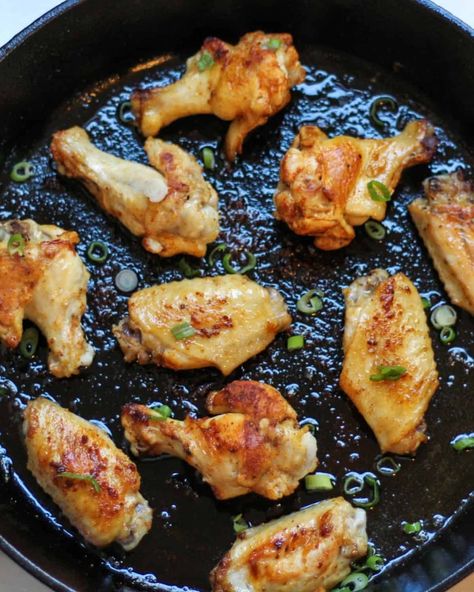 Quick Crispy Pan-Fried Chicken Wings - Savas Kitchen Quick Pan Fried Chicken, Pan Fried Chicken Wings Recipes, Pan Fried Chicken Wings, Chicken Wing Recipes Fried, Honey Chicken Wings, Fried Chicken Drumsticks, Chicken Liver Recipes, Crispy Baked Chicken Wings, Bbq Chicken Wings