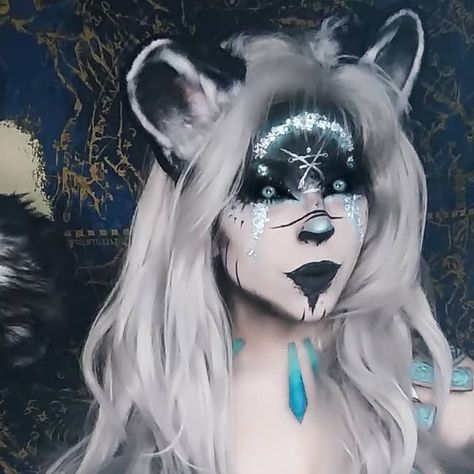 Snow Leopard makeup and costume Snow Leopard Costume Women, Snow Lepord Costume, Snow Leopard Art Anime, Snow Leopard Costume, Snow Leopard Therian Mask, Snow Leopard Makeup, Anthro Snow Leopard, Leopard Ears, Leopard Makeup