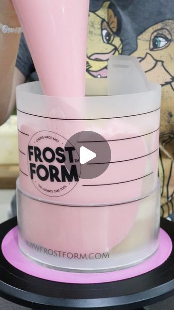 Frost Form Buttercream, Frost Form Cake, Whipped Cream Birthday Cake, Chantilly Cream Recipe, Cream Chantilly, Frost Form, American Buttercream, Chantilly Cream, Cake Cream