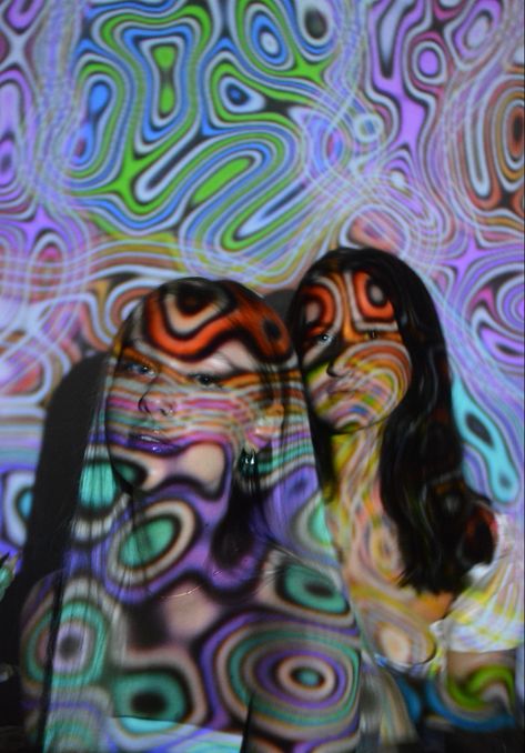 Trippy Aesthetic Photography, Trippy Photoshoot Ideas, Trippy Tea Party, Trippy Birthday Party, Trippy Photoshoot, Photography Final Piece Ideas, Trippy Portrait, Kaleidoscope Photography, Funky Photography