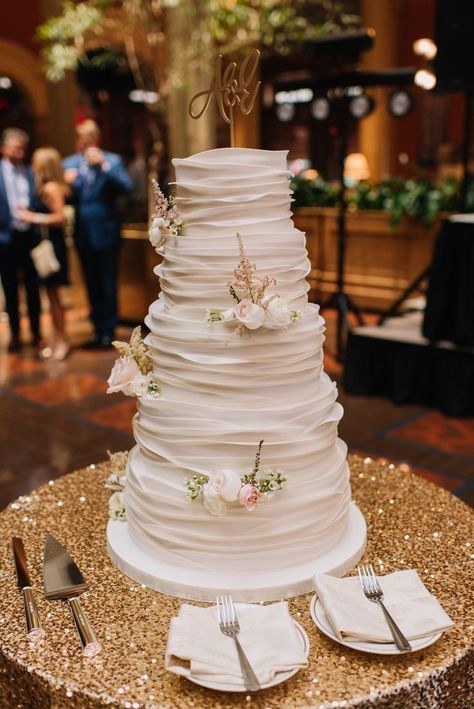 Professional Wedding Cakes, White Ruffle Wedding Cake, Wedding Cake 5 Tier Elegant, Wedding Cake With Ruffles, Wedining Cake, 3 Tier Wedding Cake Ideas, Wedding Cake 3 Tier Elegant, 4 Layer Wedding Cake, Two Tier Wedding Cake Elegant