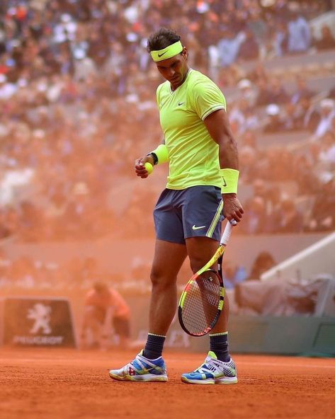 RAFA NADAL-FANPAGE🇪🇸 on Instagram: “The King of Clay can’t be stopped by anyone on his court, even the wind 💪🏽🔥🤩 🔷 IF YOU WANT MORE CONTENT ABOUT RAFA, GO FOLLOW MY ACCOUNT…” Mode Tennis, Nike Inspiration, Rafael Nadal Fans, Nadal Tennis, Tennis Serve, Tennis Photos, Tennis Aesthetic, Tennis Gear, Manny Pacquiao