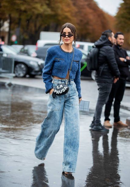 Jan 4, 2020 - Street Style : Paris Fashion Week Womenswear Spring Summer 2020 : Day Nine Pictures and Photos - Getty Images Summer Outfits, Walking, Denim Outfits, High Waist, Jeans Outfit Summer, Jean Outfits, Chic Style, Fashion Week, Fashion Inspo