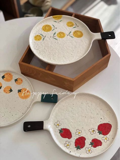 Pizza Plate, Japanese Dinner, Retro Fruit, Japanese Plates, Acrylic Art Projects, Clay Plates, Plate Ceramic, Diy Ceramic, Ceramics Pottery Art