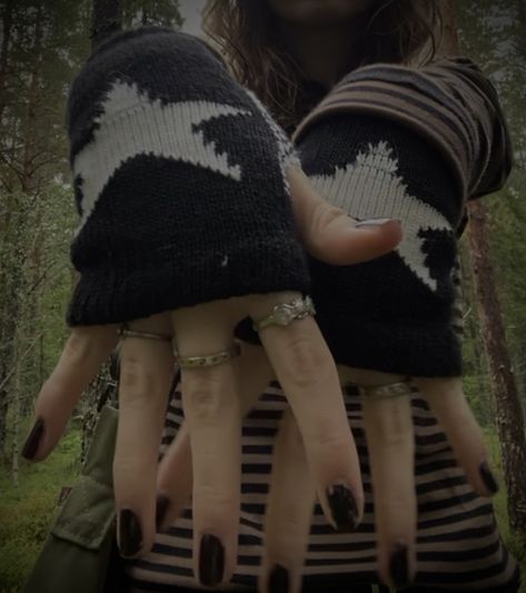 #grunge#fairygrunge#forest Forest Grunge Aesthetic, Boho Grunge Aesthetic, Paisley Core, Asher Core, Aaron Core, Star Gloves, Grunge Forest, Dark Fairy Grunge, Grunge Pics