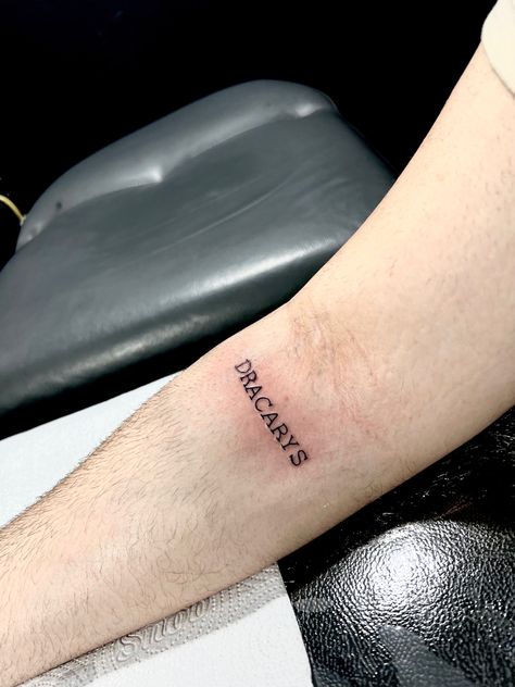 Got Tatoos Game Of Thrones, Small Game Of Thrones Tattoo Ideas, Game Of Thrones Quote Tattoo, Game Of Thrones Simple Tattoo, Game If Thrones Tattoo Ideas, Game Of Thrones Inspired Tattoos, The Last Kingdom Tattoo Ideas, Simple Game Of Thrones Tattoo, Small Game Of Thrones Tattoo