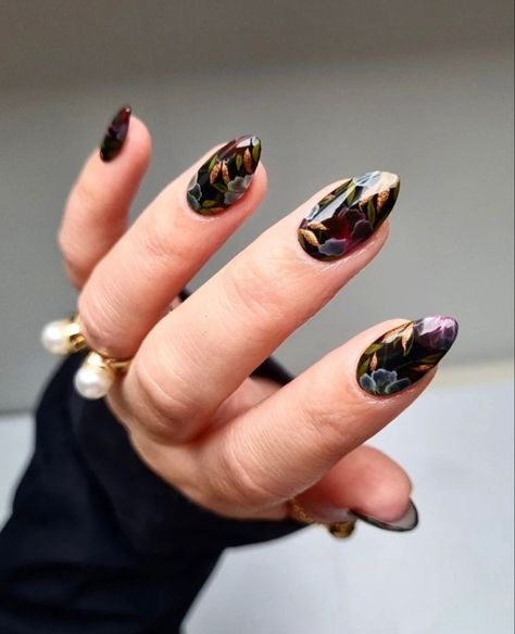 Goth Natural Nails, Regency Nails, Scarab Nails, Dark Floral Nails, Whimsigoth Nails, Edgy Nail Designs, Trendy Black Nails, Dark Academia Nails, Dark Color Nails