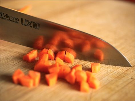 carrot chopping techniques How To Cut Carrots, Column Wraps, Knife Techniques, How To Cut Avocado, Vegetable Crisps, Knife Skills, Culinary Cooking, Knife Skill, Chopped Carrots