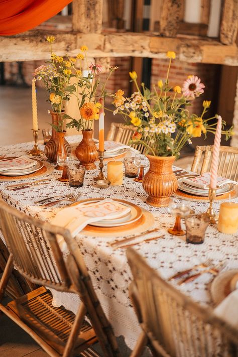 Retro orange wedding inspiration using patterned and textured candles, orange and yellow wedding flowers and more Vintage Boho Wedding Table Settings, 70s Themed Table Decor, 60s Wedding Theme Vintage, 1970s Inspired Wedding, 70s Wedding Table Decor, 1970s Wedding Decor, Mcm Wedding Decor, 60s Table Decorations, 70s Table Decor