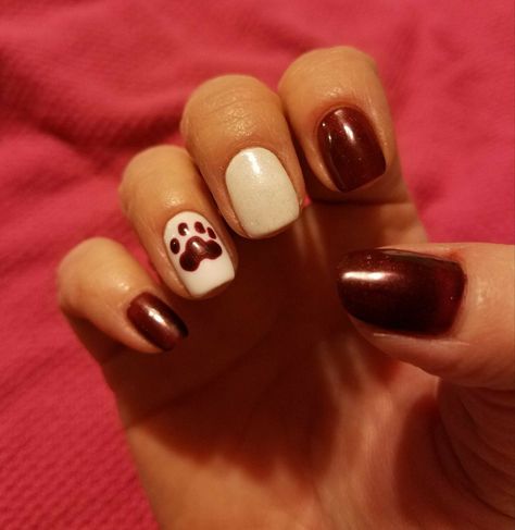 Football nails #mississippistate #bulldogs Msu Nails, Football Nails Design, Bulldog Nails, Claw Nails Designs, Football Nail Designs, Paw Nails, Nail Therapy, Football Nails, Cruise Nails