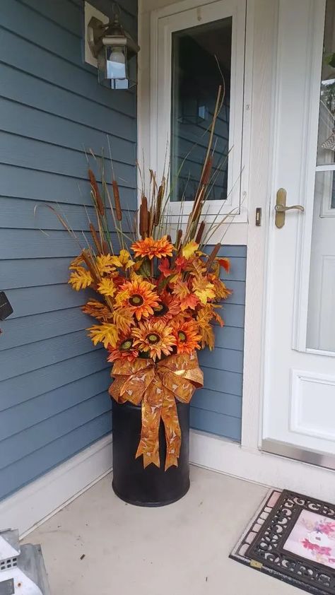 65+ Amazing Thanksgiving Porch Decorations for a Happy Fall - Holidappy Fall Milk Can Decor Front Porch, Fall Porch Decorating Ideas Hay Bales, Fall Milk Can Ideas Front Porches, Fall Tree Topper, Fall Porch Pot Ideas, Corner Porch Fall Decor, Fall Entrance Decor Ideas, Fall Displays Outdoor, Outdoor Fall Decor Porch