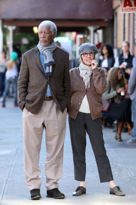 47 Times Diane Keaton Looked Exactly Like Diane Keaton | HuffPost Life Laugh Lines, Hollywood Men, Mode Chanel, Morgan Freeman, Diane Keaton, Stylish Couple, Mode Boho, Advanced Style, Ageless Style