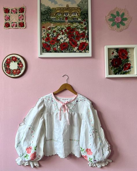 Tablecloth Clothes Vintage Linen, Vintage Embroidery Repurposed, Poppy Lu Clothing, Vintage Tablecloth Blouse, Vintage Tablecloth Dress, Tablecloth Blouse, Tablecloth Clothes, Puffy Embroidery, Upcycled Linens