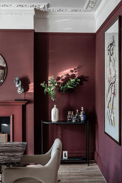 Feminine Bedrooms, Burgundy Living Room, Burgundy Walls, Colour Psychology, Living Tv, Top Diy, Living Room Red, Home Decor Crafts, Interior Paint Colors