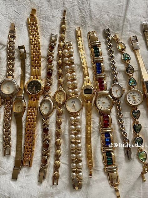 Antique Watches Vintage, Vintage Italian Jewelry, Cool Watches Women, Antique Watches Women, Vintage Gold Watch Women, Vintage Watches Antique, Vintage Gold Watches, Vintage Gold Jewellery, Vintage Womens Watch