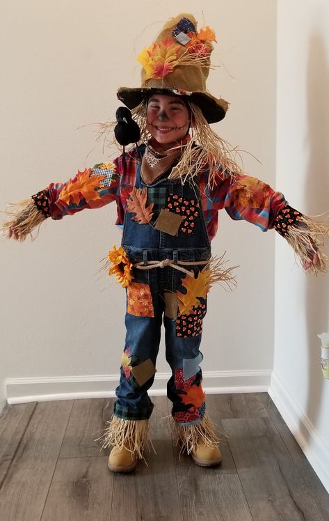 Diy Kids Scarecrow Costume, Boy Scarecrow Makeup, Family Scarecrow Costumes, Scarecrow Family Costume, Diy Scarecrow Costume For Kids, Scarecrow Kids Costume, Scarecrow Makeup For Kids, Scarecrow Ideas Costume, Scarecrow Costume Men