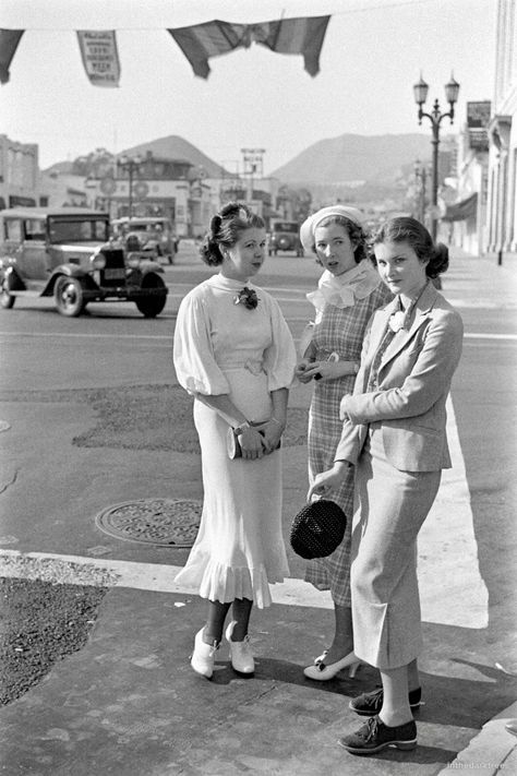 1930s Aesthetic, Vintage Fashion 1930s, Alfred Eisenstaedt, 30s Fashion, Vintage Lifestyle, 20th Century Fashion, Evolution Of Fashion, Casual Outfit Inspiration, Retro Photo