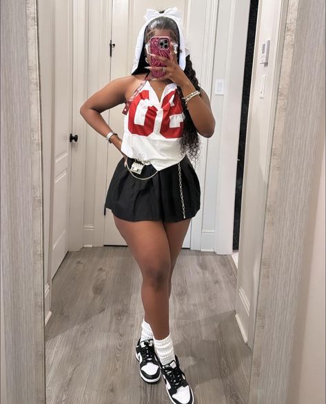 Plus Size Mini Skirt Outfit, Tennis Skirt Outfit Black, College Outfits Shorts, Outfit Ideas Sporty, Outfit Black Women, Homecoming Outfit, Girls Streetwear, Polo Shirt Outfits, Plus Size Baddie Outfits