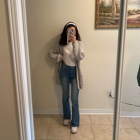 grey oversized cardigan outfit, white headband hairstyle, outfit selfie Grey Headband Outfit, Oversized Cardigan Outfit, Outfits With Grey Cardigan, Hairstyle Outfit, Outfit Selfie, Gray Headband, Cozy Fall Outfits, Cardigan Outfit, Headband Outfit