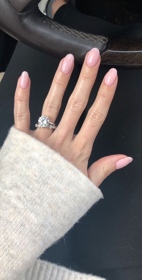 Opi Bubble Bath Oval Nails, Bubble Gum Opi Gel, Summer Nails Work Appropriate, Bubble Pink Nails Acrylic, Opi Bubble Bath Acrylic Nails, Oval Natural Acrylic Nails, Opi Bubblebath Nails, Bubble Bath Round Nails, Bubble Bath Pink Nails Acrylic