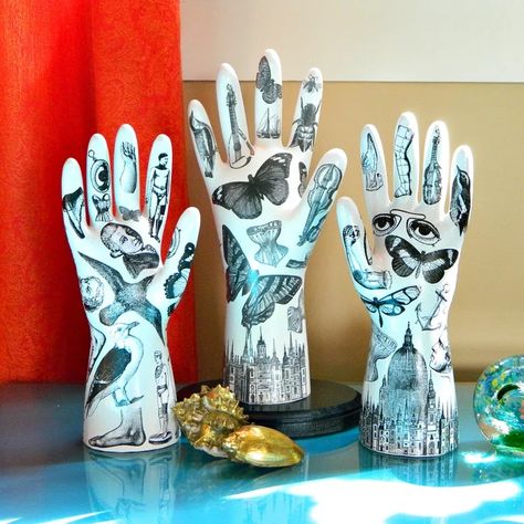 Plaster Hands, Paris Crafts, Hands Tutorial, Mannequin Art, Plaster Crafts, Plaster Of Paris, Hand Sculpture, Decorative Plaster, Hand Art