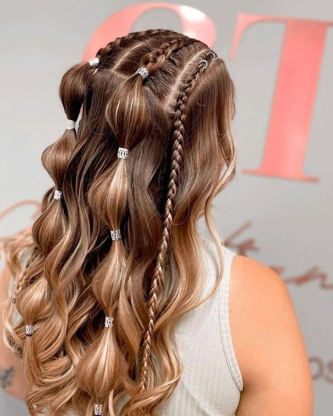 Dance Show Hairstyles, Cute Hair Styles With Bow, Coachella Hair Braid, Concert Hair Styles, Fancy Braided Hairstyles, Hair Styles For Concerts, Coachella Hairstyles, Carnival Hair, Carnival Hairstyles