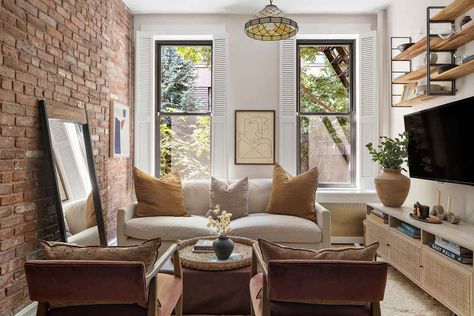 Renter Diy, Renters Diy, Nyc Studio Apartments, Soho Apartment, Small Apartment Interior, New York City Apartment, Gorgeous Houses, New York Apartment, Types Of Furniture