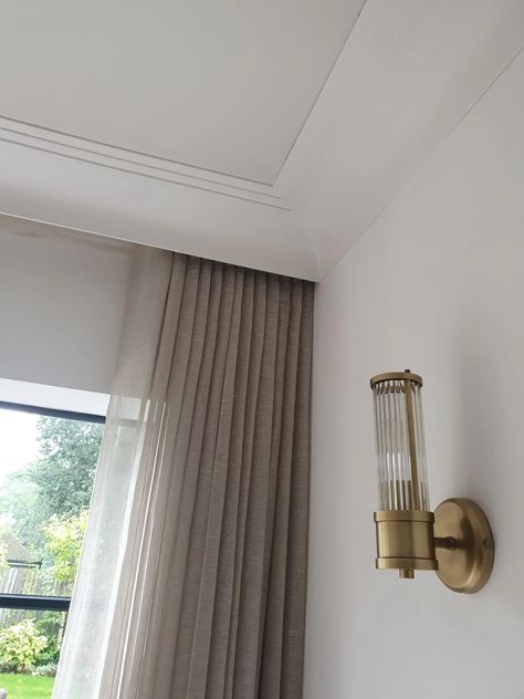 Pelmet Designs, Curtain Pelmet, Wall Moulding, Traditional Curtains, Cornice Design, Ceiling Curtains, Plain Curtains, Dado Rail, Hotel Boutique