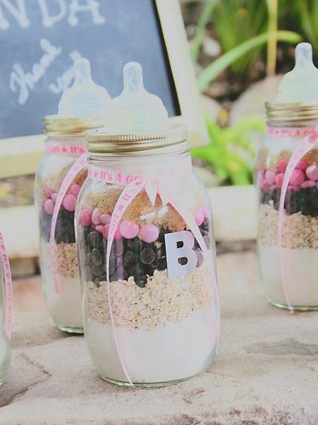 Creative Baby Shower Favors, Baby Shower Games Prizes, Best Baby Shower Favors, Mason Jar Favors, Baby Shower Gifts For Guests, Diaper Wreath, Baby Shower Prizes, Creative Baby Shower, Trendy Baby Shower Ideas