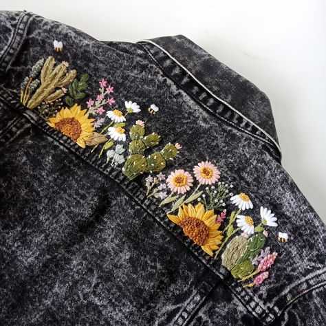 Denim Embroidery Jacket, Diy Embroidered Jean Jacket, Embroidery On Denim Jackets, Jacket Hand Embroidery, Denim Jacket Embroidery, Embroidery Jeans Jacket, Diy Denim Jacket, Clothes Embroidery Diy, Clothing Upcycle