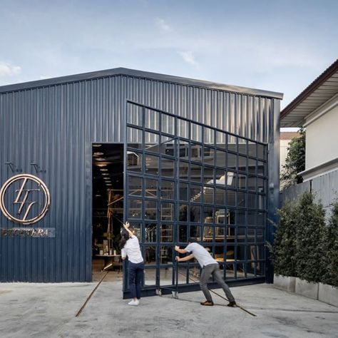 Warehouse Office Design Exterior, Gym Building Design Exterior, Warehouse Design Architecture, Small Warehouse Design, Modern Warehouse Design Exterior, Commercial Metal Building, Modern Warehouse Design, Warehouse Design Exterior, Industrial Brewery